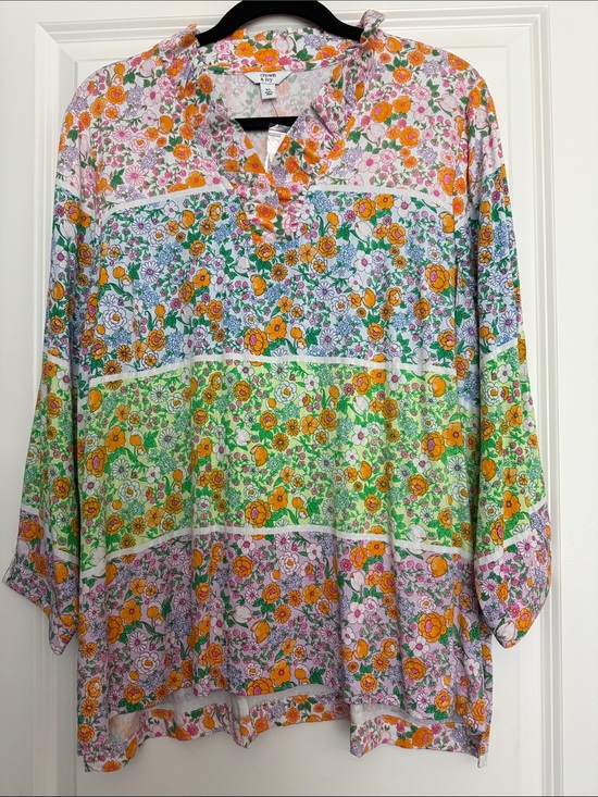 crown & ivy Tops - NWT crown & ivy Multicolor Floral V-Neck Tunic
